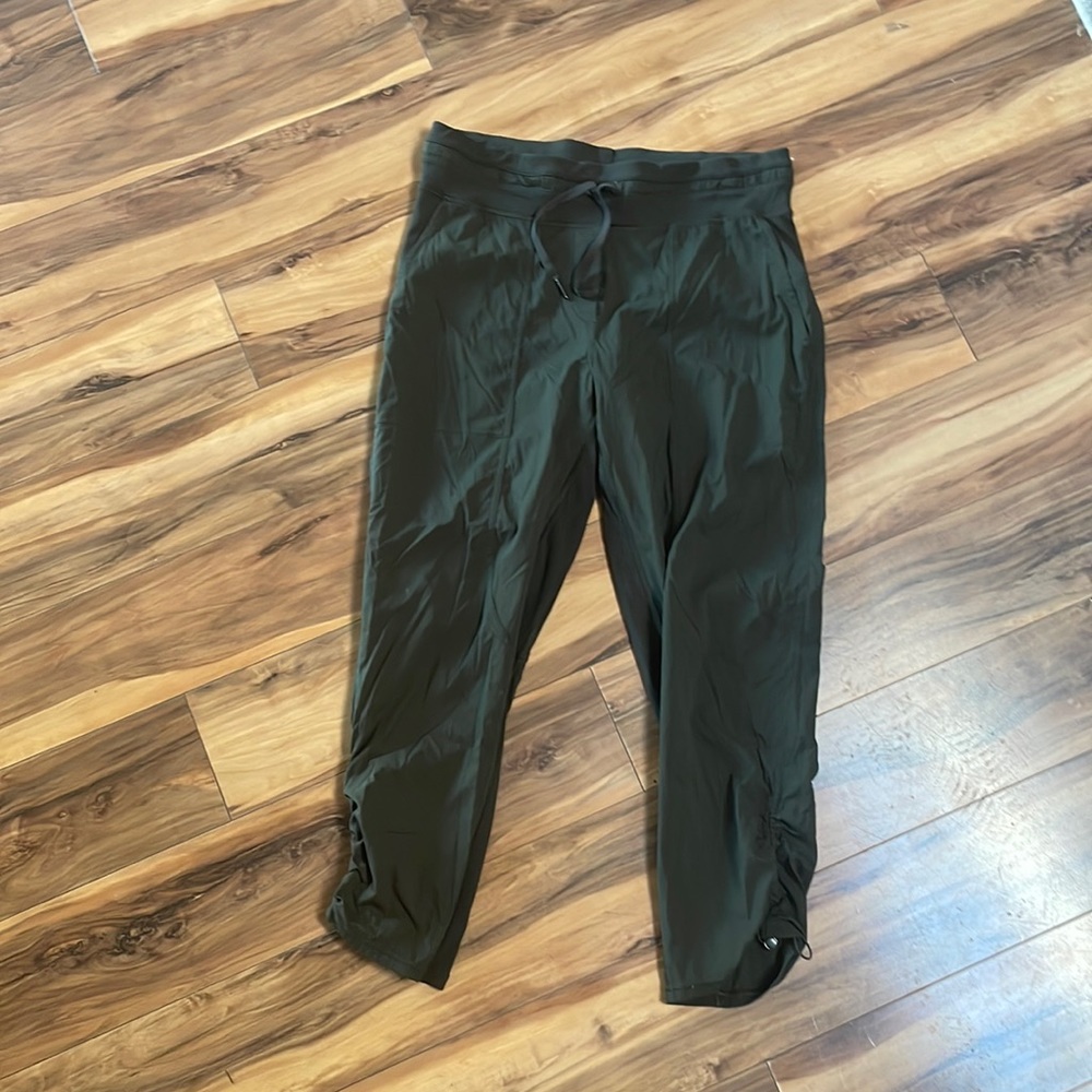 Lululemon Dance Studio Crop pants Size 8